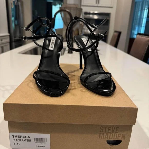 Women’s patent leather strappy heels. - Picture 1 of 4